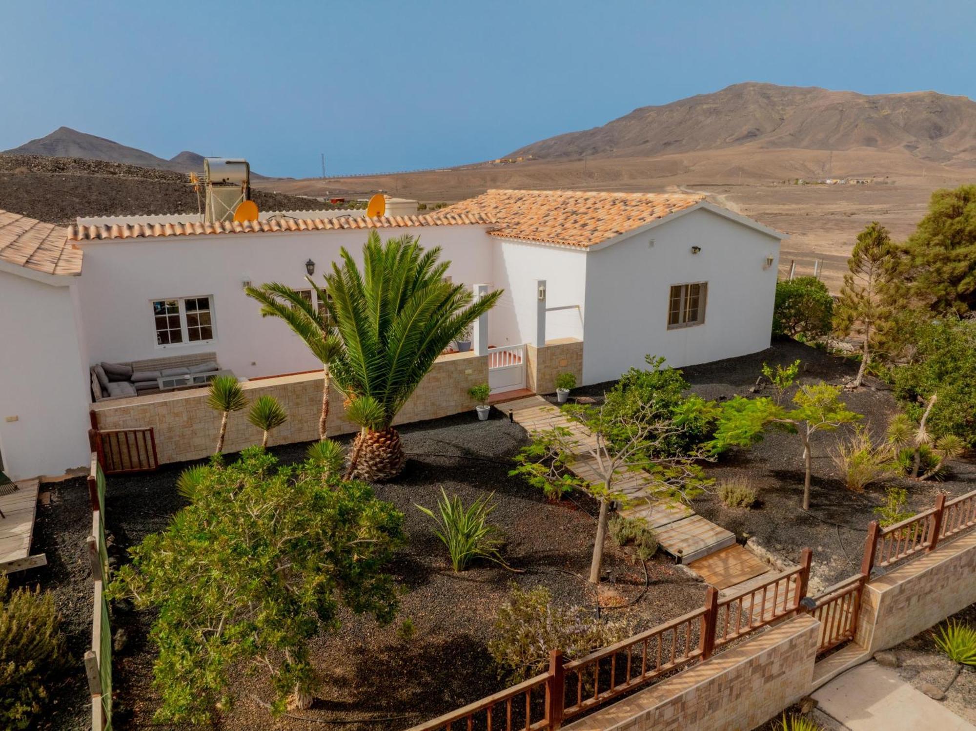 Casa Amaya - Spacious House With Pool, Large Garden, Bbq, 2 Terraces, And Ideal Location El Charco  Exterior photo
